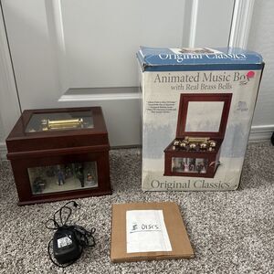 Mr. Christmas Animated Concertina Music Box Gold Label Holiday Bells 50 Songs